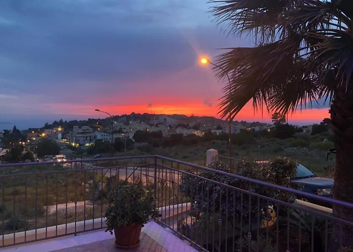 فندق مبيت وإفطار Raggi Di Sole كوستوناتشي